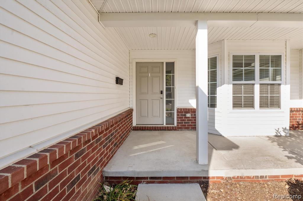 816 Nelsons Ridge Drive, Howell, MI 48843 — Photo 2