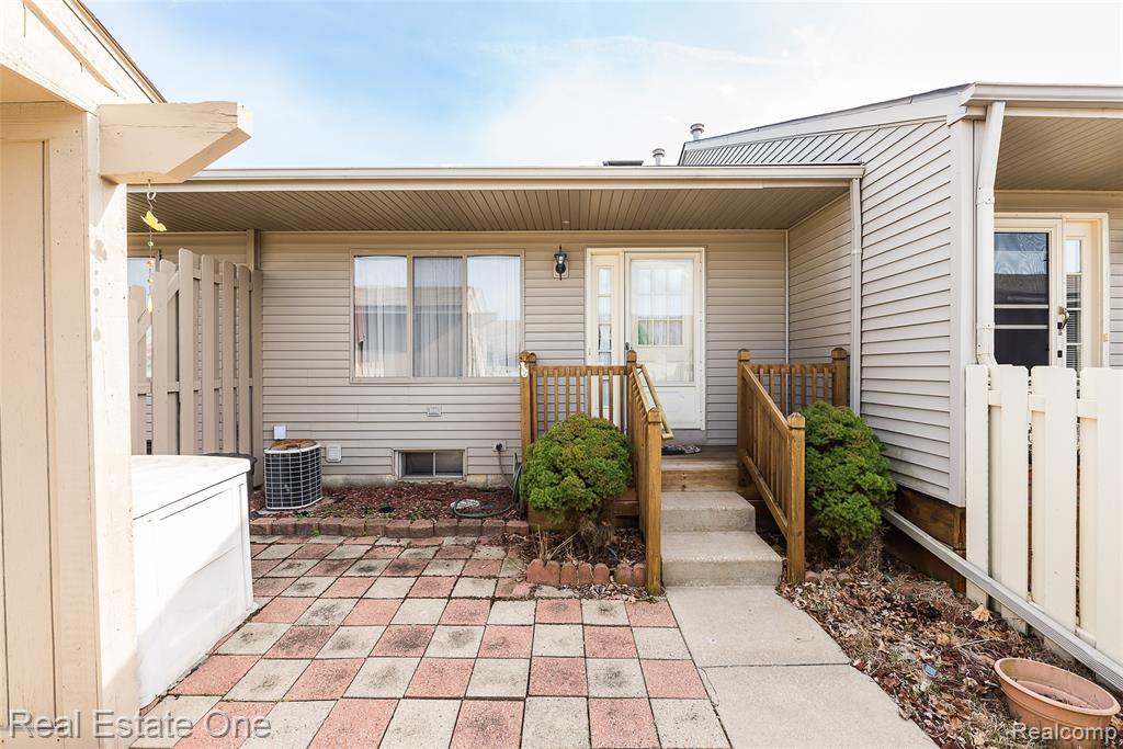 62360 Arlington Circle, 2, South Lyon, MI 48178 — Photo 4