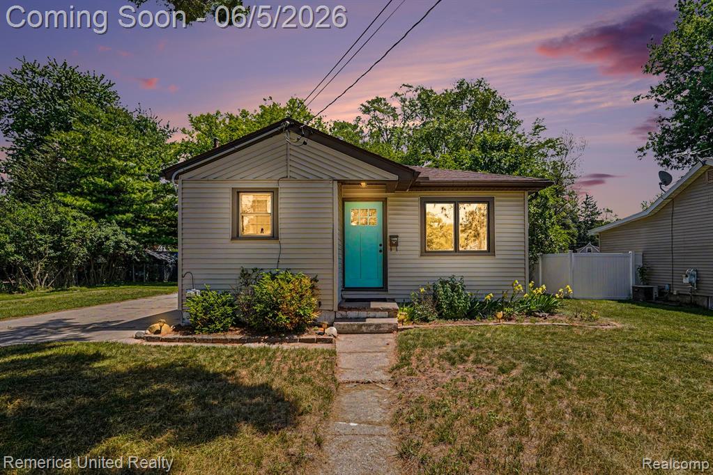 1024 Lee Street, Fenton, MI 48430 — front exterior