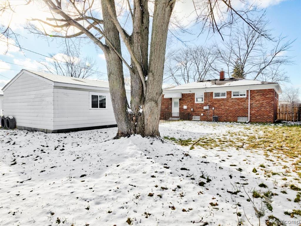 917 CAROLINA, Marysville, MI 48040 — Photo 2
