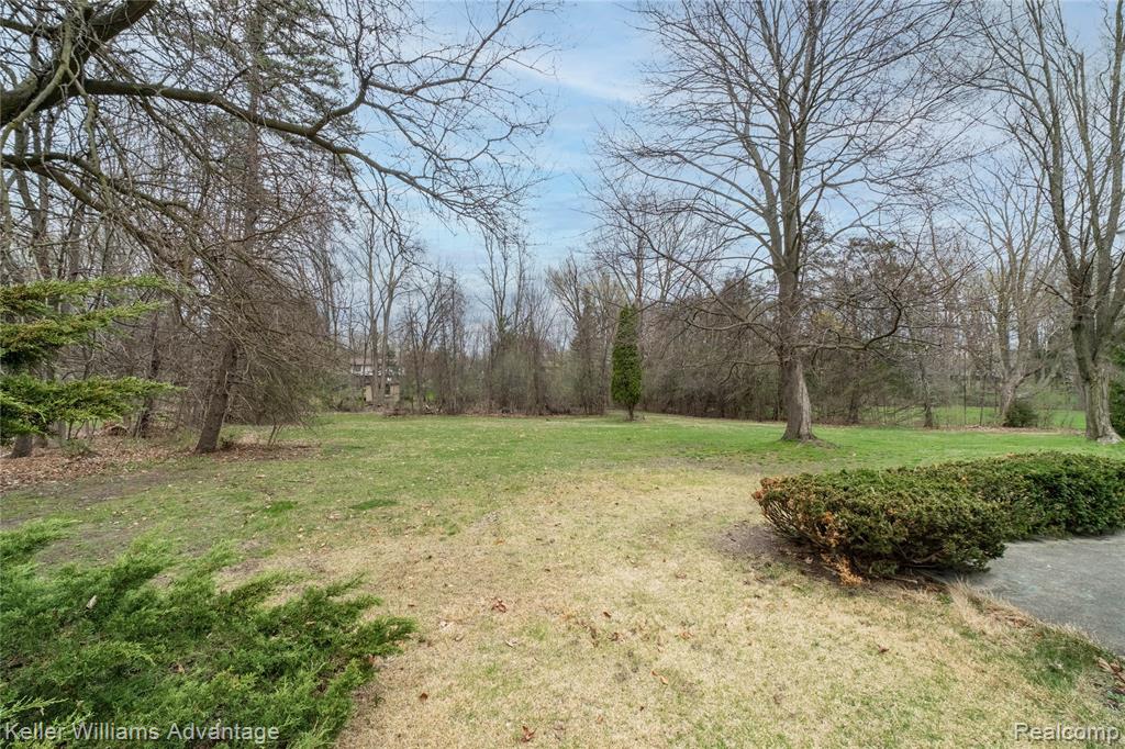34550 Freedom Road, Farmington, MI 48335 — Photo 35