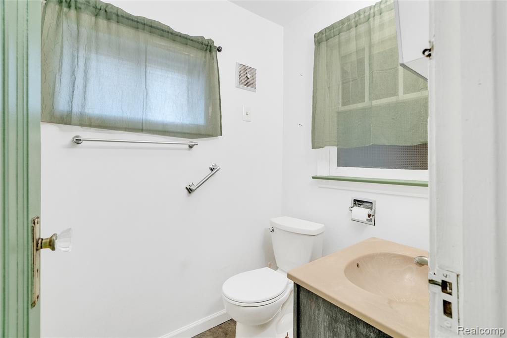 6522 Saline Drive, Waterford, MI 48329 — Photo 13