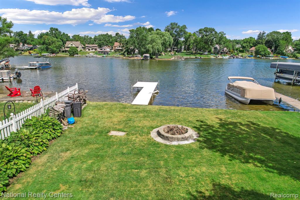 8428 Cascade Street, Commerce Twp, MI 48382 — Photo 30