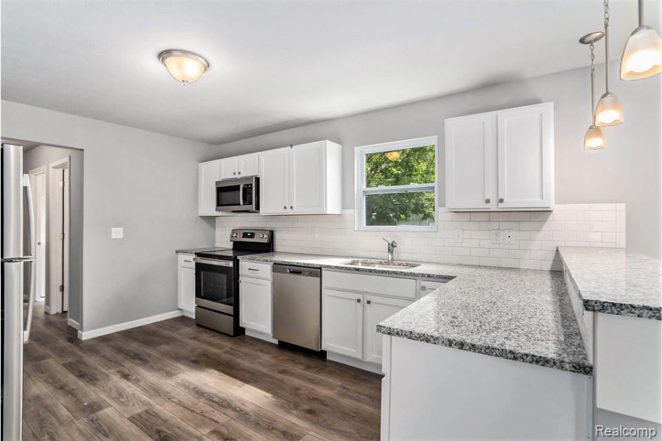 4421 Springmeadow Court, Burton, MI 48519 — Photo 8