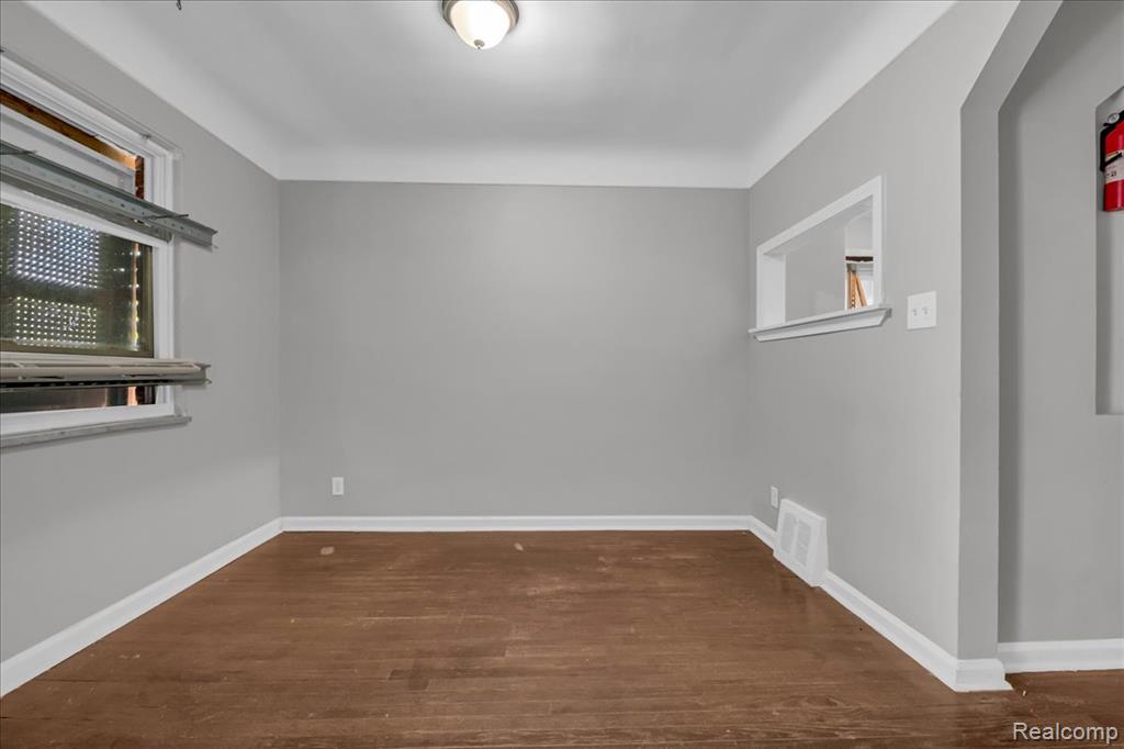 9935 Pierson St, Detroit, MI 48228 — Photo 7