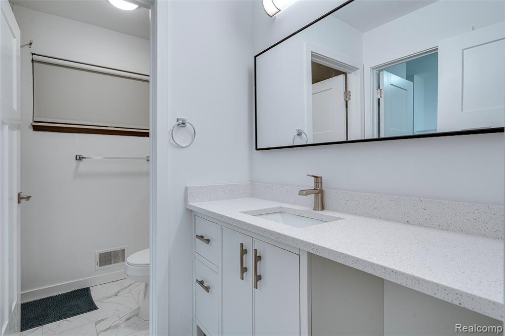 6265 Potomac Circle, West Bloomfield, MI — Photo 32