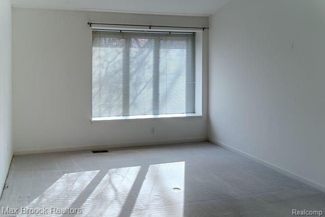 4275 FOXPOINTE Drive, West Bloomfield, MI 48323 — Photo 13