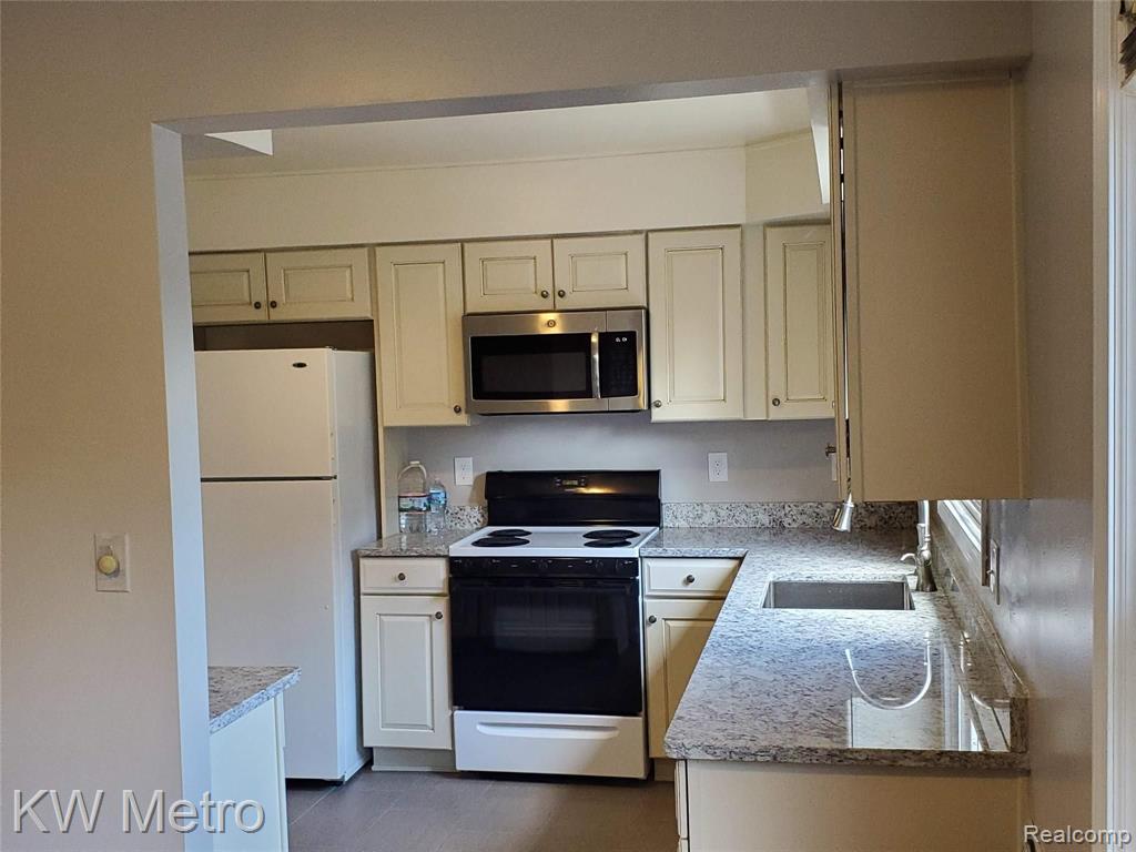 553 N OLD WOODWARD Avenue, Birmingham, MI 48009 — Photo 9