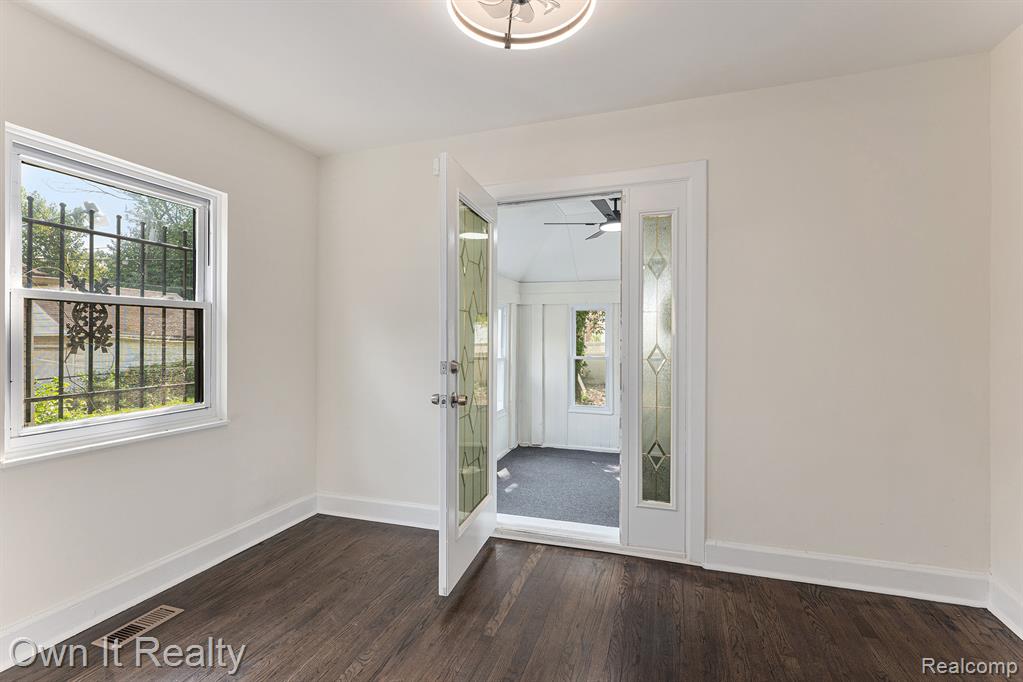 8555 Sorrento Street, Detroit, MI 48228 — Photo 15