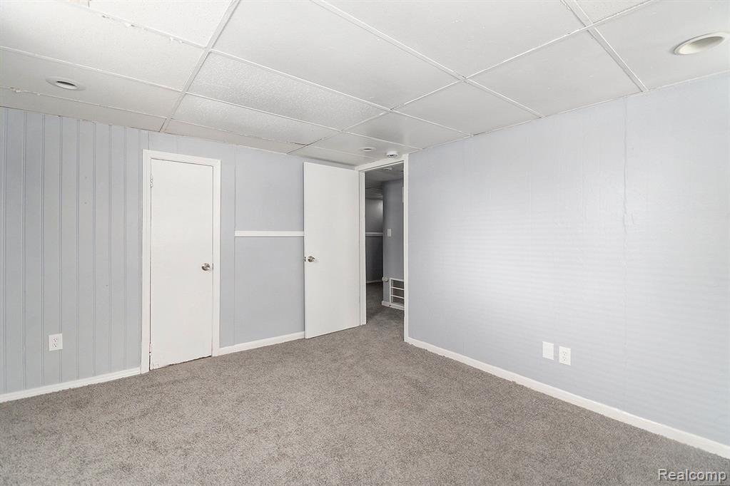 887 UNIVERSITY Drive, Pontiac, MI 48342 — Photo 16