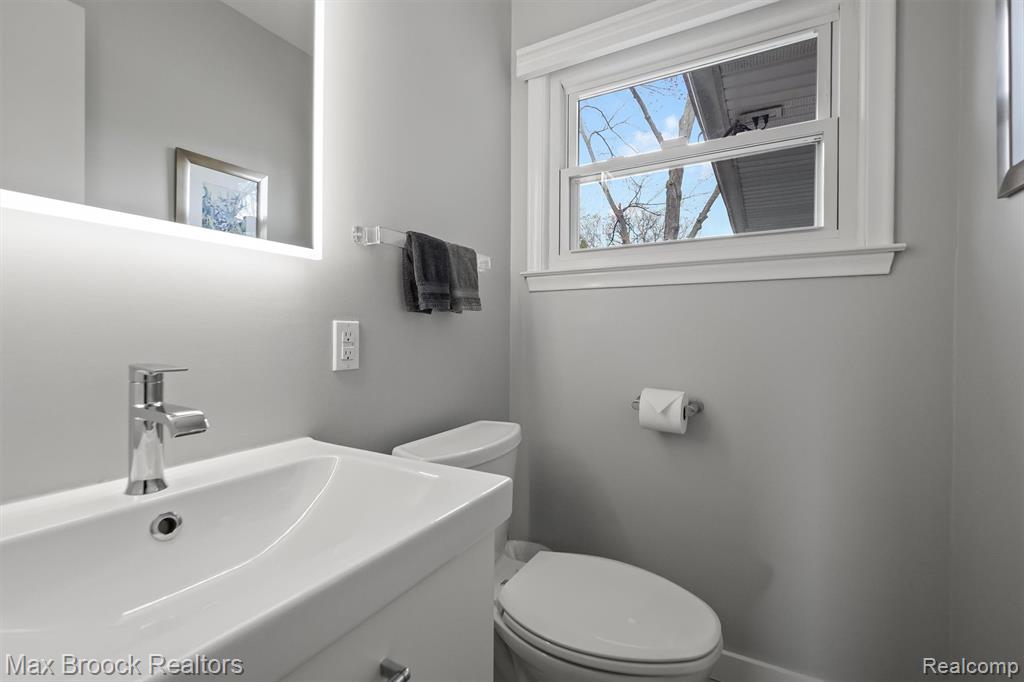 6540 Alderley Way, West Bloomfield, MI — Photo 26