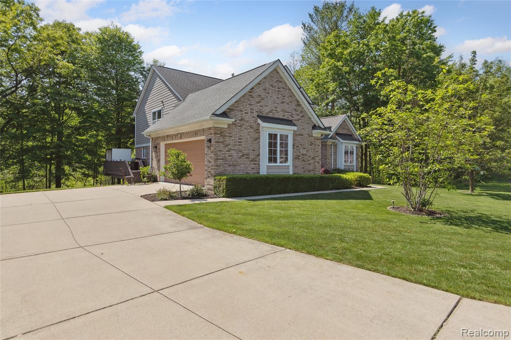 418 Greenan Lane, Lake Orion, MI 48362 — Photo 2