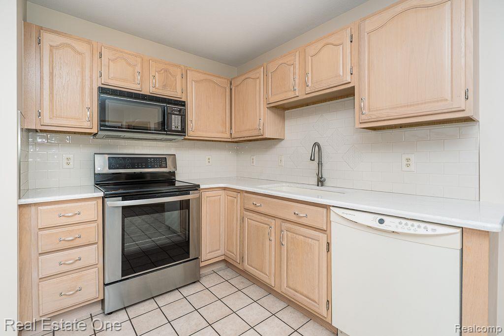 8187 Sawgrass Trail, Grand Blanc, MI 48439 — Photo 23
