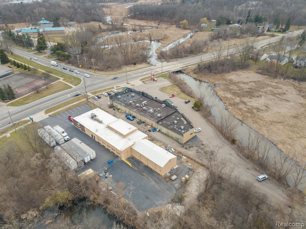 5574 COOLEY LAKE Road, Waterford, MI 48327 — Photo 10