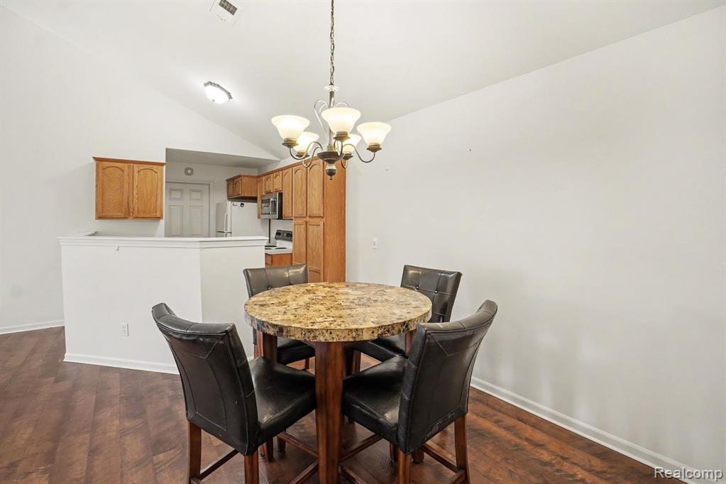 518 Olde English Circle, Howell, MI 48855 — Photo 7