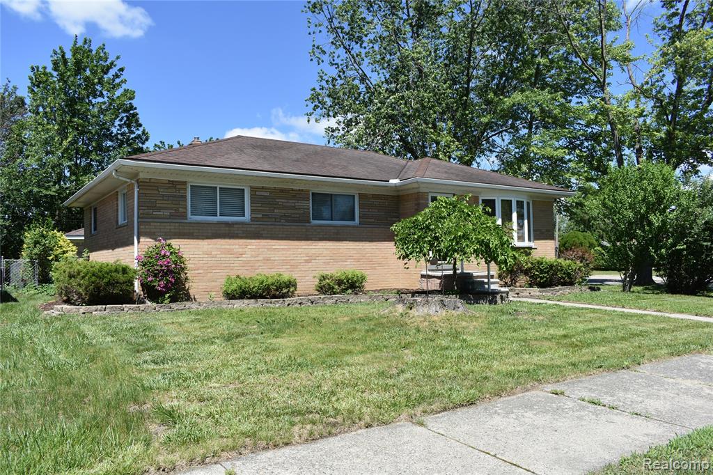 23825 Johnston Avenue, Eastpointe, MI 48021 — Photo 2