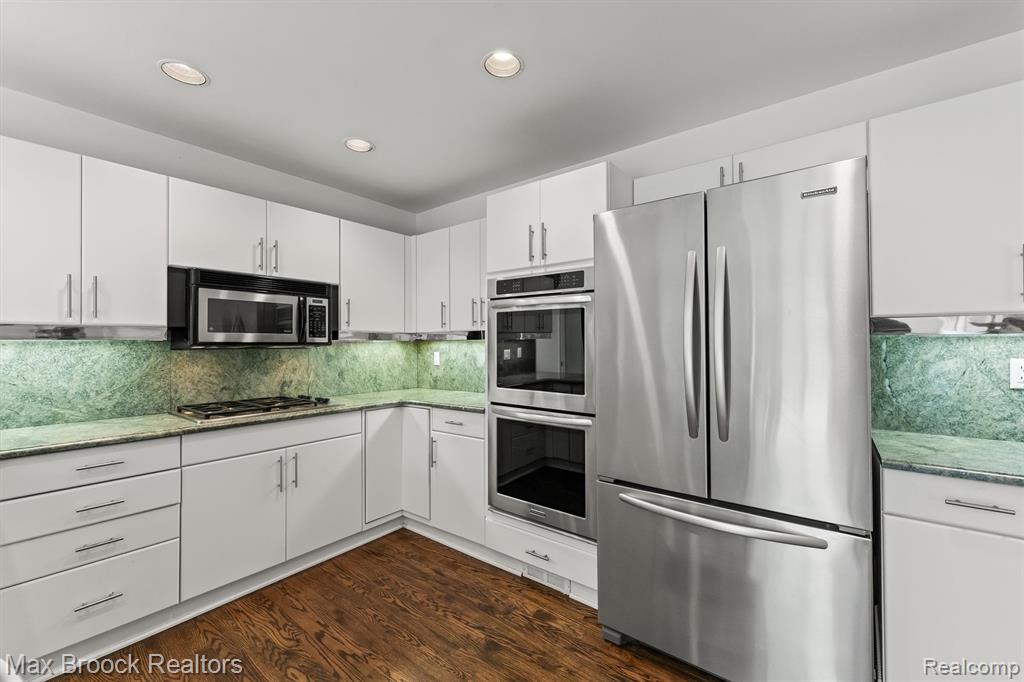 5725 Ridgewood Road, West Bloomfield, MI — Photo 12