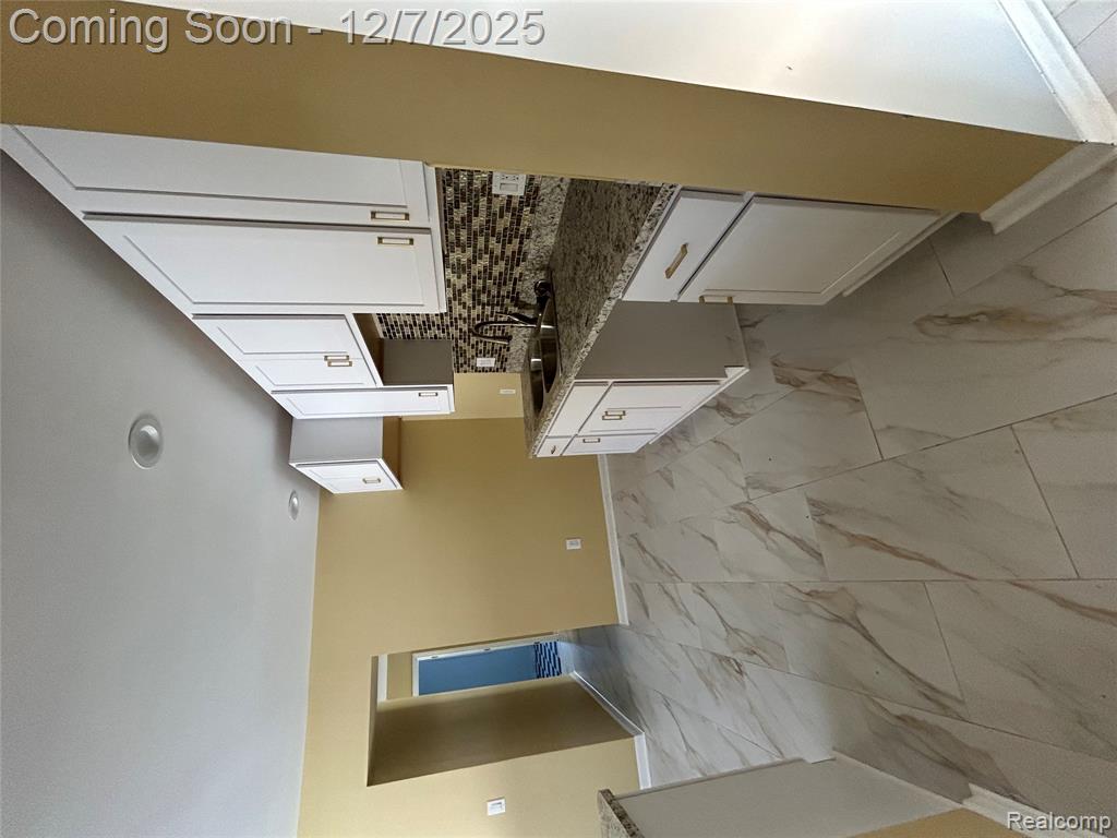 2488 Willow Beach Street, Keego Harbor, MI 48320 — Photo 16