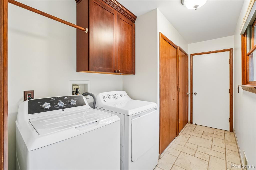 1397 Flamingo Street, Wixom, MI 48393 — Photo 28