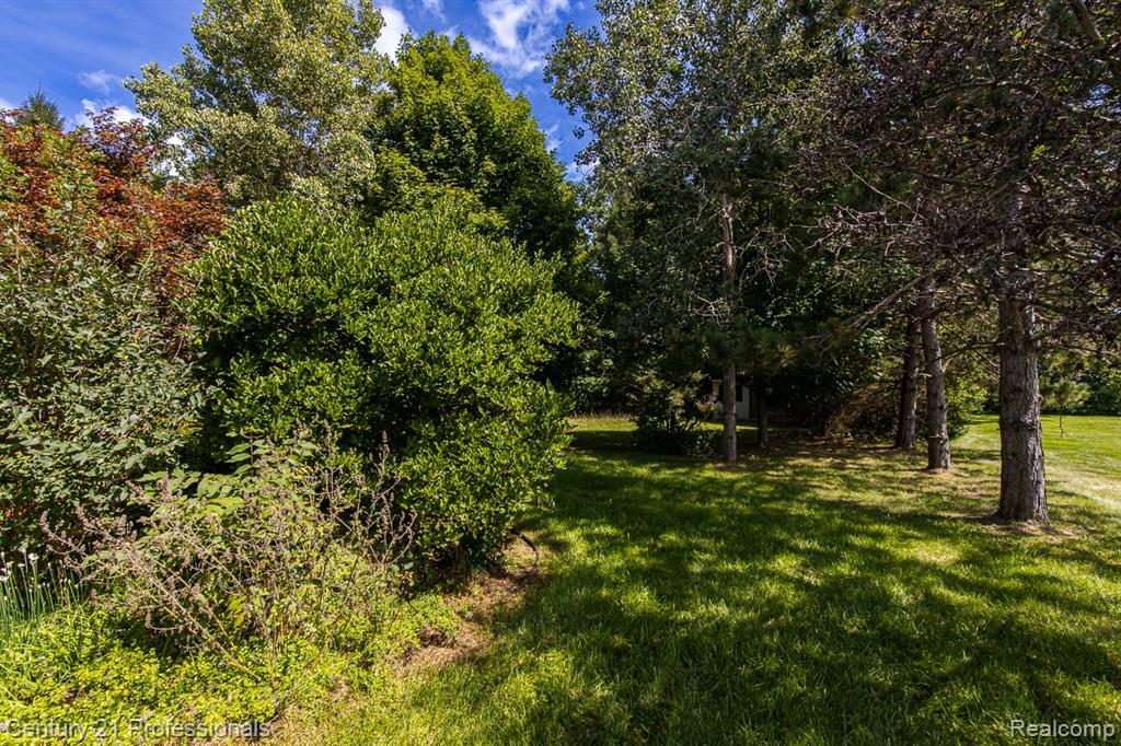 4970 Fox Chase Drive, White Lake, MI 48383 — Photo 45