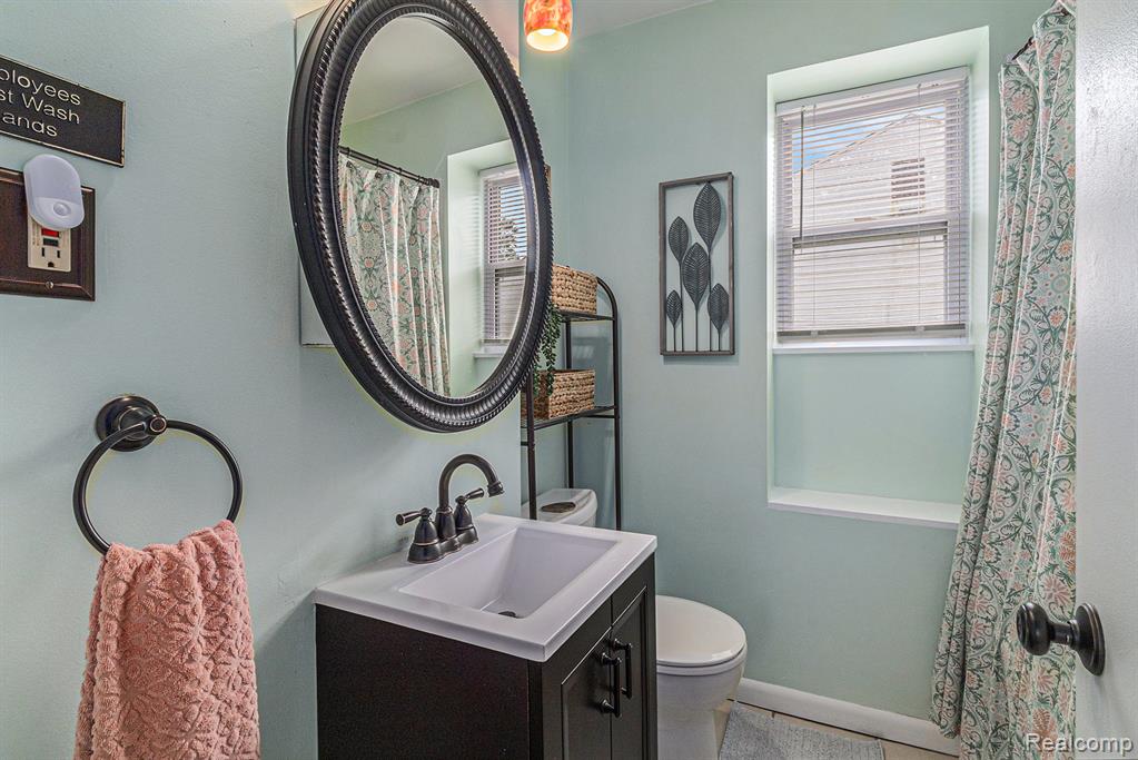 967 E Coy Avenue, Hazel Park, MI 48030 — Photo 16