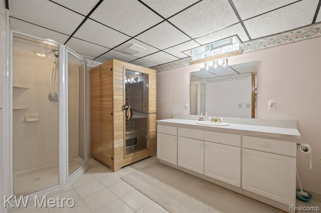 3953 Lake Forest Drive, Sterling Heights, MI 48314 — Photo 33