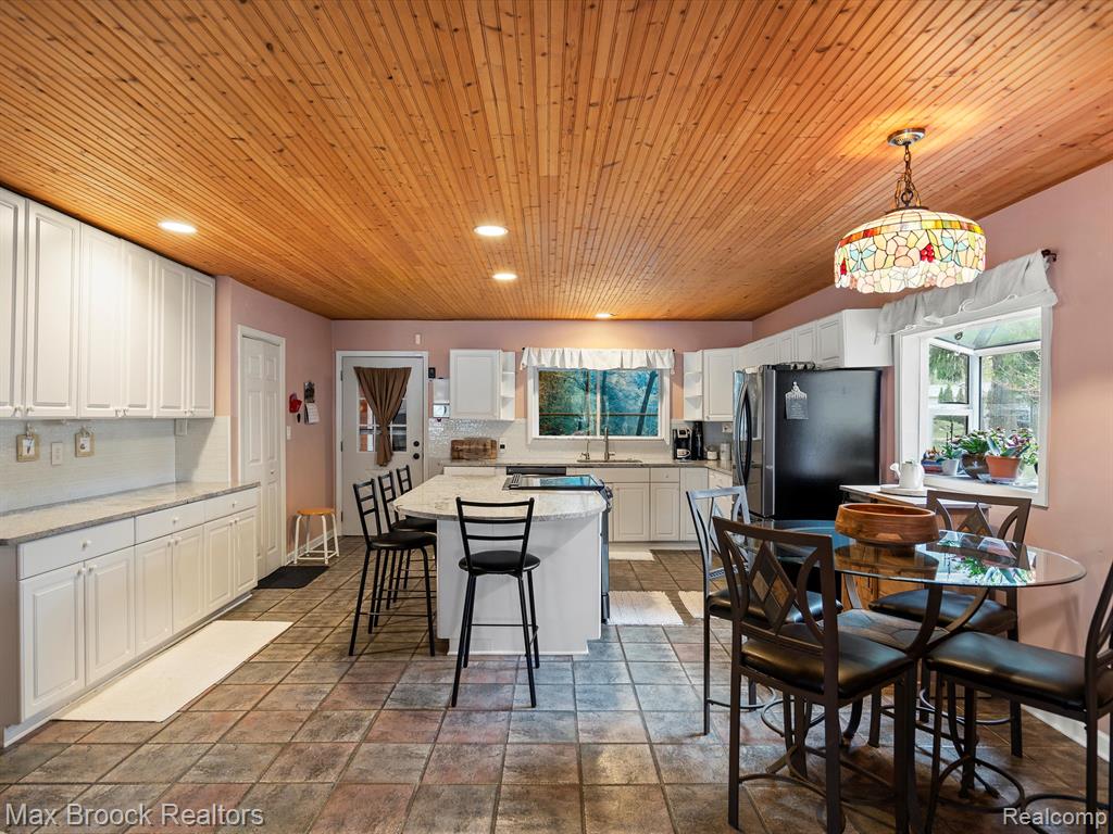 9431 MANDON Road, White Lake, MI — Photo 42