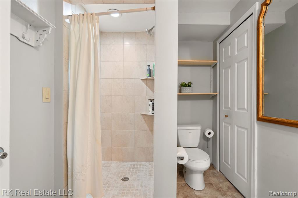 8948 RHODE Drive, Shelby Twp, MI 48317 — Photo 36