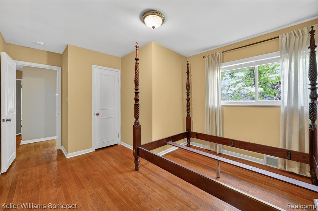 1681 Oxford Road, Grosse Pointe Woods, MI 48236 — Photo 11