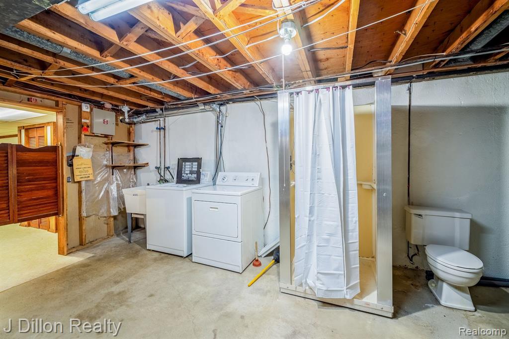 9121 TAVISTOCK Drive, Plymouth, MI 48170 — Photo 45