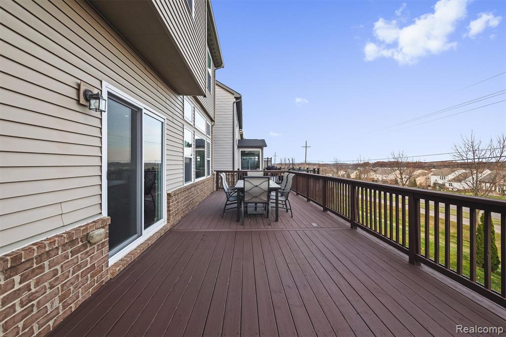 4882 E Stonegate Circle, Lake Orion, MI — Photo 17