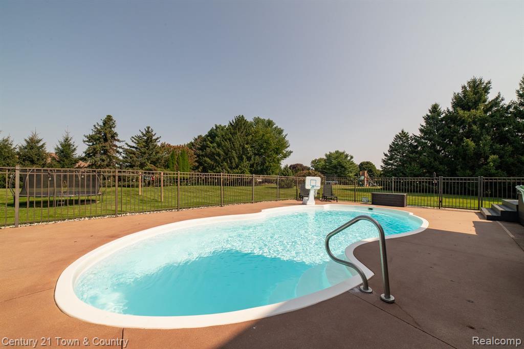 914 SHREWSBURY Drive, Clarkston, MI 48348 — Photo 47