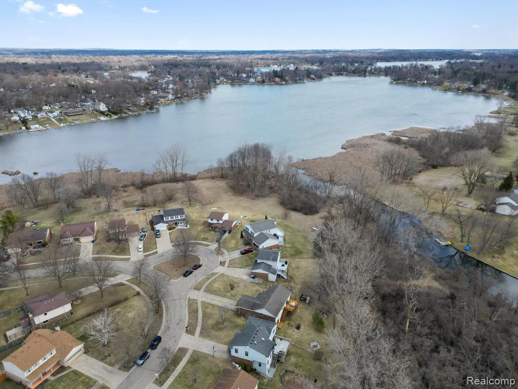 4872 LORE Drive, Waterford, MI 48329 — Photo 3