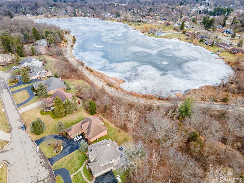 6751 Berry Pointe Drive, Clarkston, MI 48348 — Photo 49