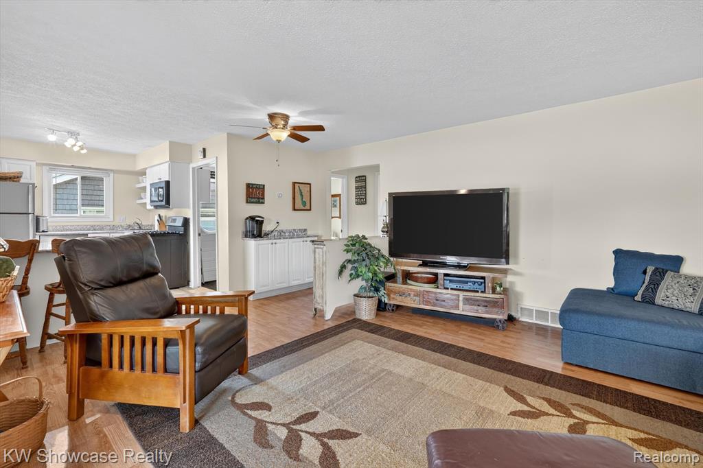 5854 Bullard Road, Fenton, MI 48430 — Photo 8