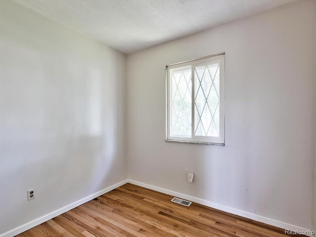 311 Collard Drive, Marysville, MI 48040 — Photo 23