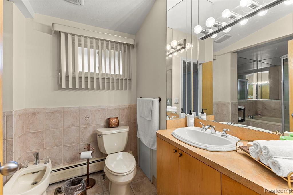 5589 Pembury, West Bloomfield, MI — Photo 31