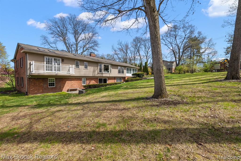 4384 SUNNINGDALE Drive, Bloomfield Hills, MI 48302 — Photo 47