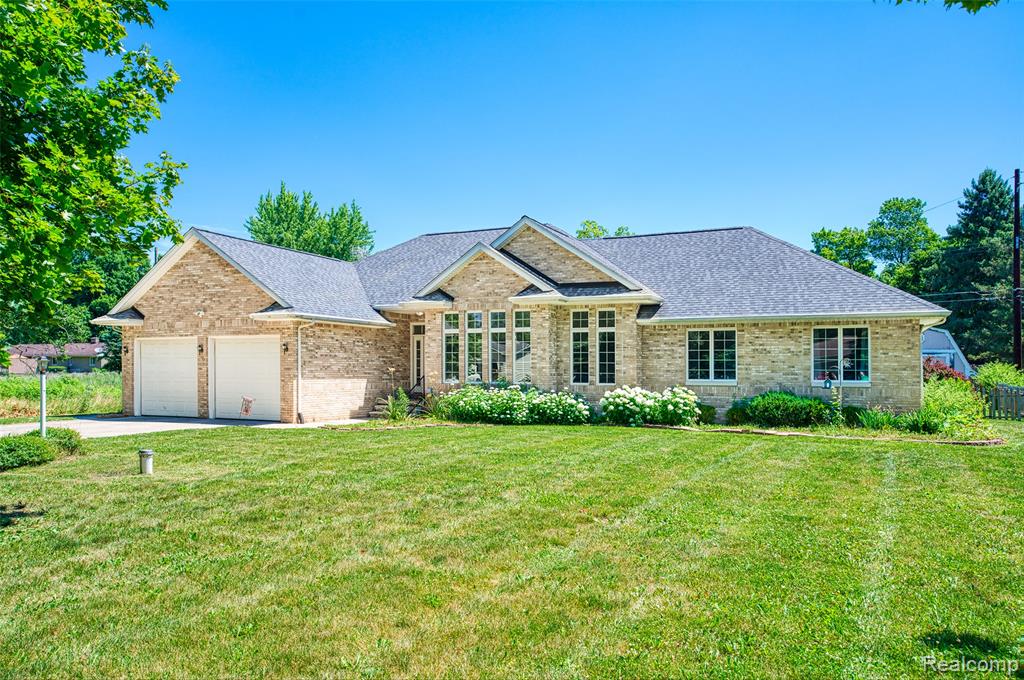 5382 Meadowlawn Road, Fowlerville, MI 48836 — Photo 2
