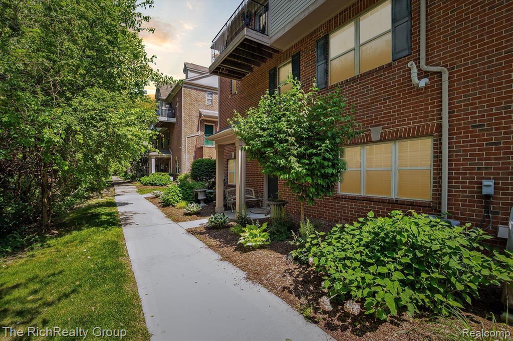 39640 ROCKCREST Lane, Northville, MI 48168 — front exterior