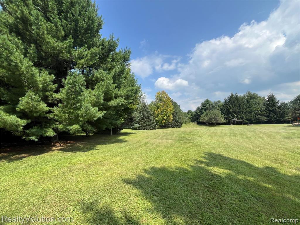5885 Skyview Drive, Imlay City, MI 48444 — Photo 41