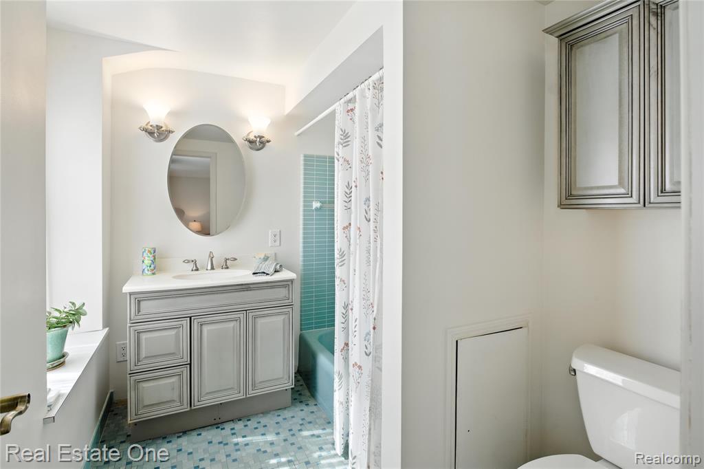 604 Longford Drive, Rochester Hills, MI 48309 — Photo 27