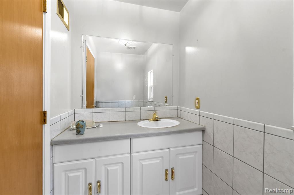 7511 Orchard Avenue, Dearborn, MI 48126 — Photo 25