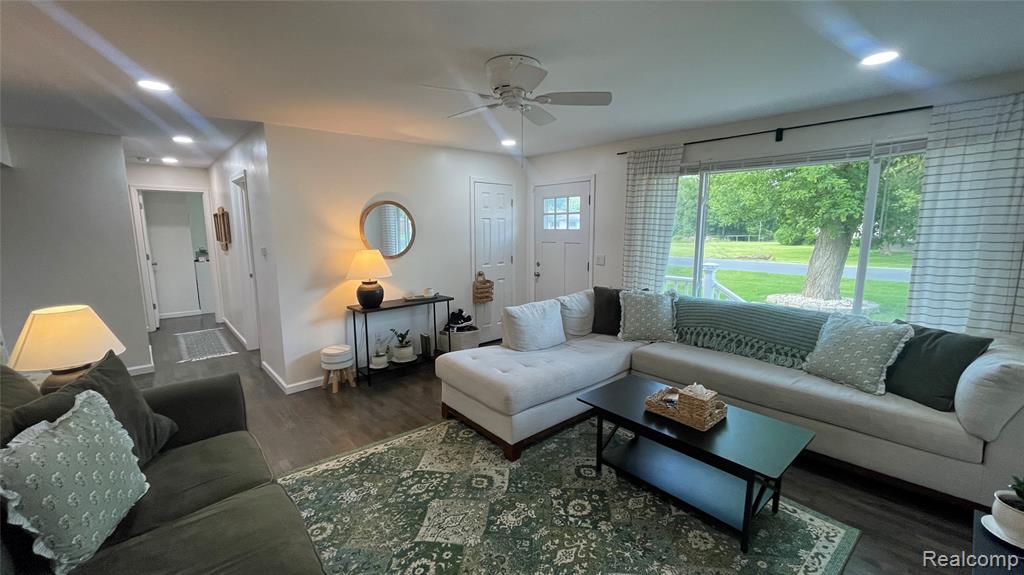 2966 Burlington Drive, Buena Vista, MI 48601 — Photo 10