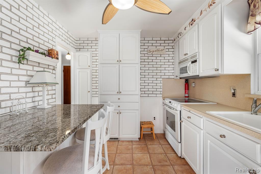 9301 SALEM, Redford, MI 48239 — Photo 7