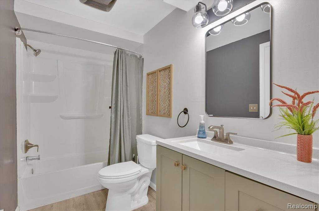 4965 CRESTVIEW Drive, Clarkston, MI 48348 — Photo 14
