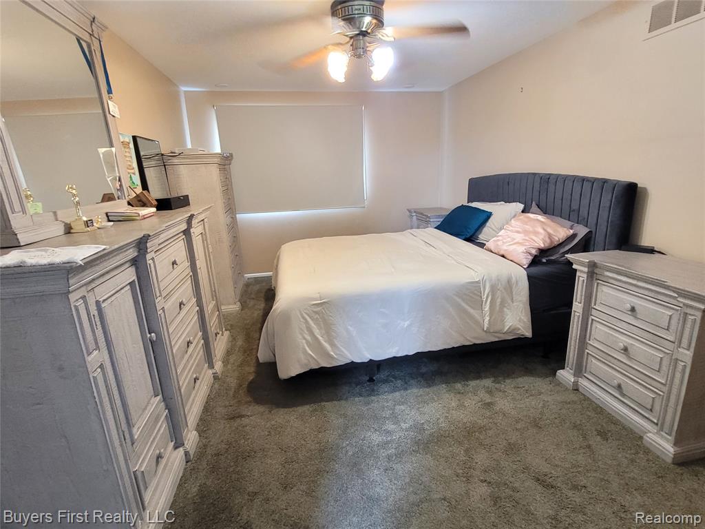 26040 Marlowe Place, Oak Park, MI 48237 — Photo 12