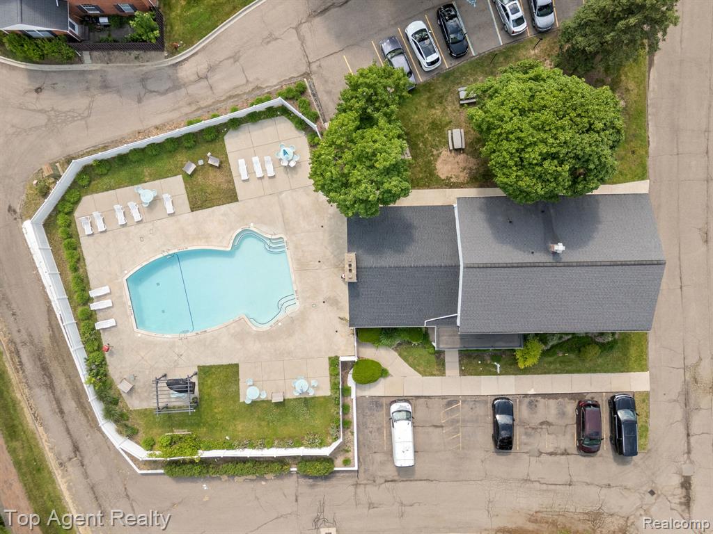27557 W Echo Valley, 153, Farmington Hills, MI 48334 — Photo 38