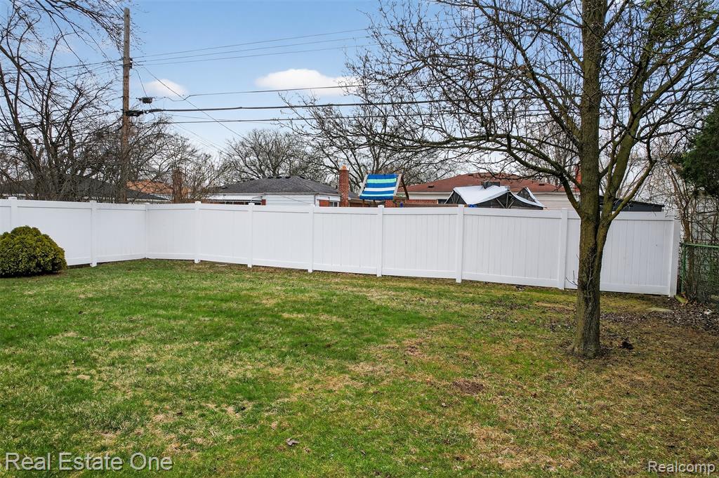 8232 Hillcrest Boulevard, Westland, MI — Photo 27