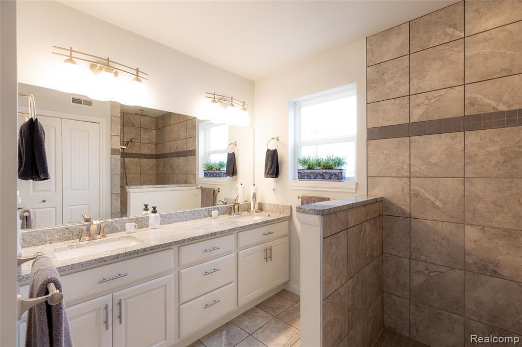 376 Bellevue Avenue, Lake Orion, MI 48362 — Photo 26